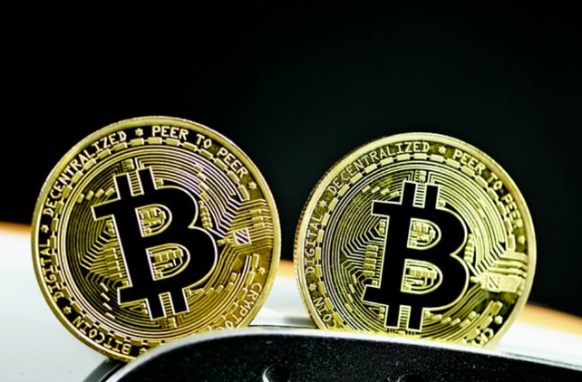 比特币 (BTC) 暂时返还了113，000美元